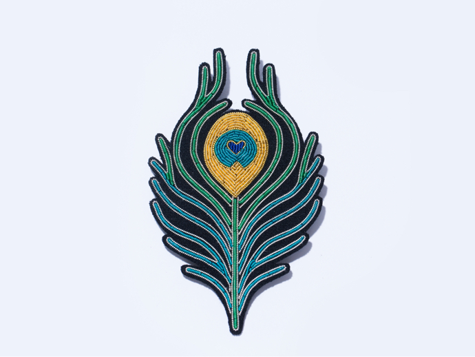 "第一美人"超大孔雀尾翎胸针